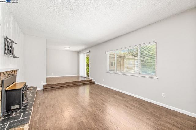 1059 Lakehurst Rd, Livermore CA: https://media.crmls.org/mediaz/63307ff1-9e87-46de-b68e-c1b3ed27e64e.jpg
