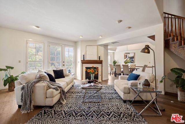 18135 Burbank Boulevard, 6 photo 1