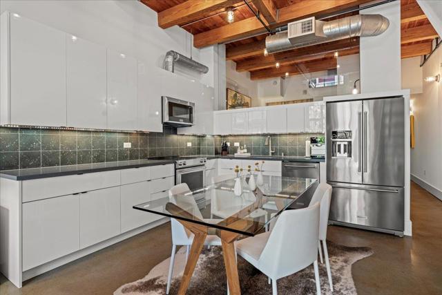 333 Santana Row, San Jose CA: https://media.crmls.org/mediaz/6330e4c8-4cce-42f4-a5ec-1fa7d2b6f030.jpg