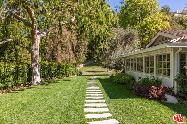 Image 23 of 41 For 2854 Roscomare Road