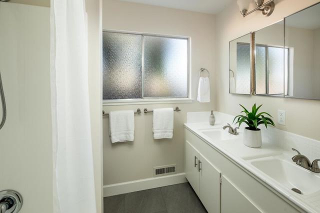 1423 Kyle Court, Sunnyvale CA: https://media.crmls.org/mediaz/6331186f-4355-47e2-8a9a-4a2488417c91.jpg