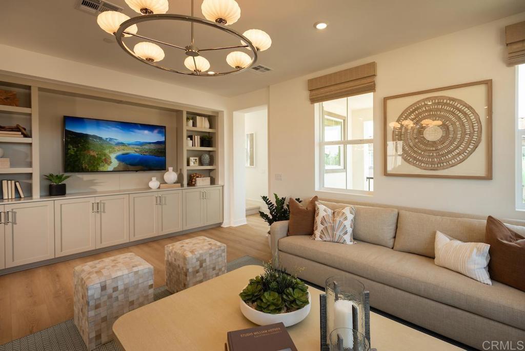 512 Avenida Centro #114