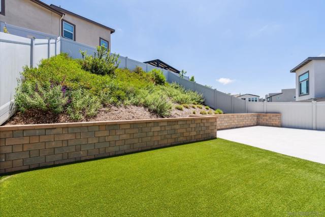 8246 Rose Quartz Cir, San Diego CA: https://media.crmls.org/mediaz/6331a6e5-775a-424b-9fae-390a0e0baed7.jpg