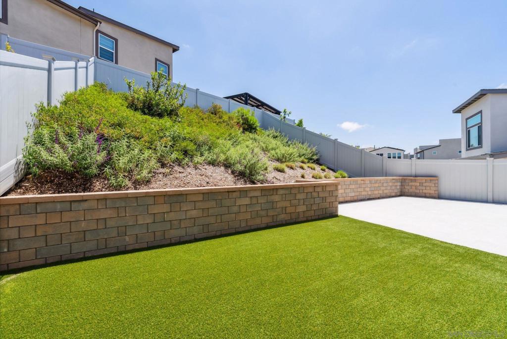 MLS #250035606SD img 24