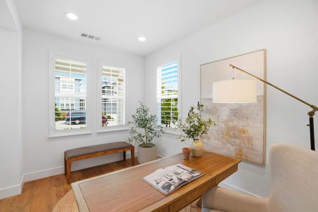 275 Skyview Drive, Marina CA: https://media.crmls.org/mediaz/633212de-2051-47e8-9a4c-7d5694f62f6e.jpg