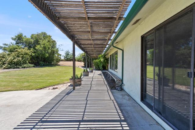 307 Mansfield Road, Hollister CA: https://media.crmls.org/mediaz/633233e3-dfa1-4dba-86b6-3d6c83356732.jpg