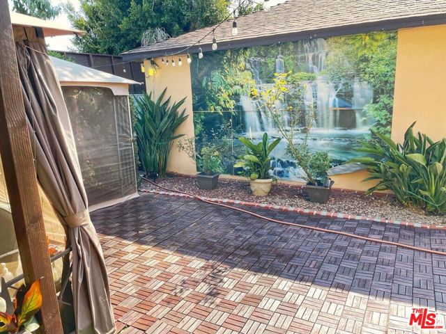 5764 W 85th Place, Los Angeles CA: https://media.crmls.org/mediaz/633260d0-6d63-4504-87ac-7941bf8083c2.jpg