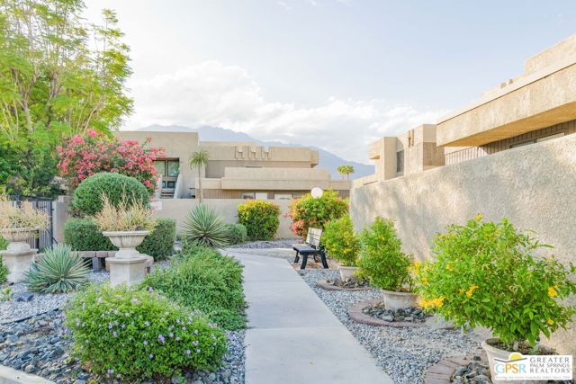 473 E Bradshaw Lane #10, Palm Springs, CA 92262