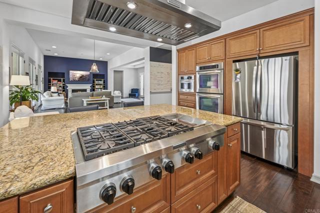 939 Bluejack Road, Encinitas CA: https://media.crmls.org/mediaz/633365cf-0906-4266-8393-73bfef8a98ee.jpg