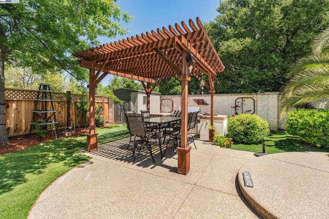 3535 Lessini, Pleasanton CA: https://media.crmls.org/mediaz/63337a9f-4b51-4b35-811b-a4f82e3d99fd.jpg