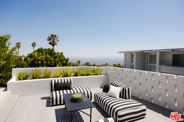 2380 Venus Drive, Los Angeles CA: https://media.crmls.org/mediaz/63338bff-7839-41fd-9e19-219773587ab9.jpg