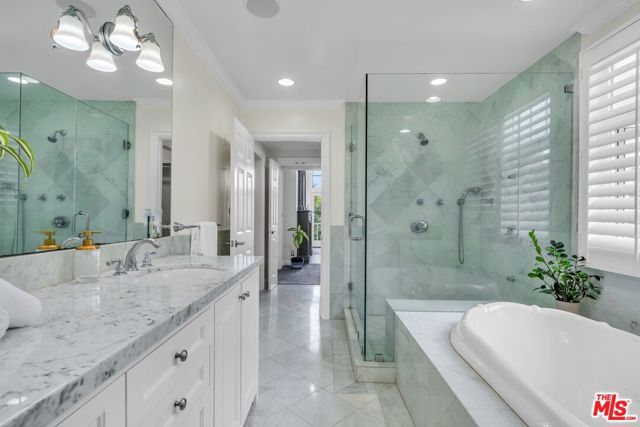 8011 Rayford Drive, Los Angeles CA: https://media.crmls.org/mediaz/63339bf9-c775-4e38-8561-1ebbf998db6e.jpg