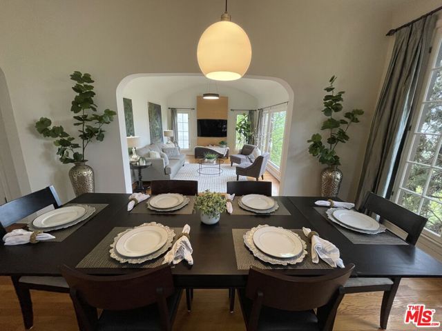 263 Lamont Drive, Los Angeles CA: https://media.crmls.org/mediaz/6333e765-ebb8-4990-aeaa-559e6f41ce47.jpg
