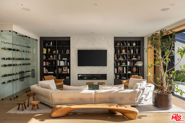 455 N Bundy Drive, Los Angeles, CA 90049