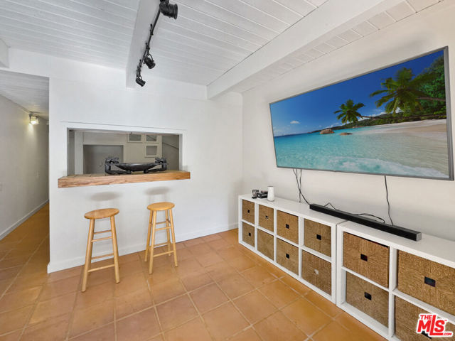 22012 Topanga School Road, Topanga CA: https://media.crmls.org/mediaz/63342b7a-c6d2-4e74-bf96-95e27cb93d94.jpg