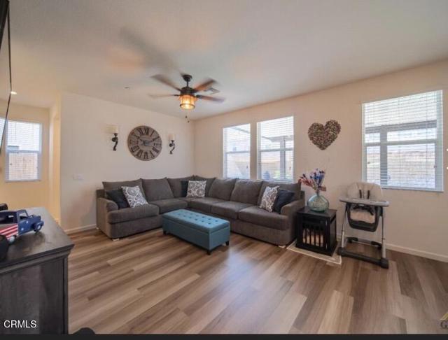 Detail Gallery Image 6 of 15 For 5829 Commonwealth Ave, Bakersfield,  CA 93313 - 3 Beds | 3 Baths