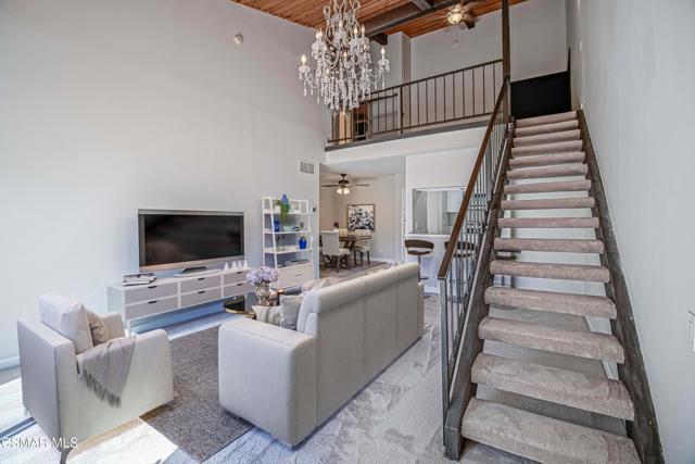 5460 White Oak Avenue, Encino CA: https://media.crmls.org/mediaz/63345885-7fb5-4c69-923e-c50be73a7b5f.jpg