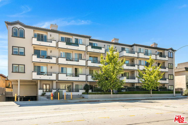 11218 Camarillo Street, 406