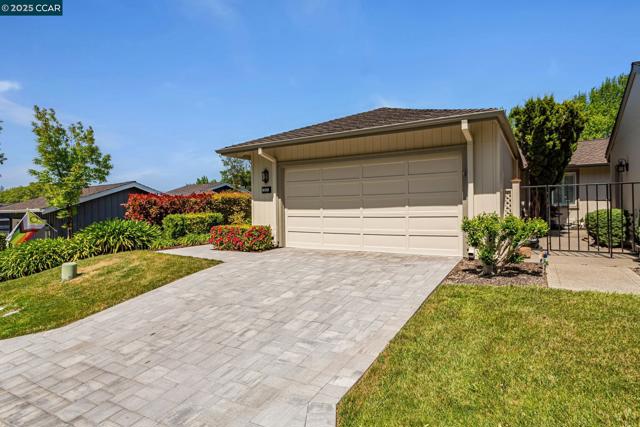 1934 Saint George Rd, Danville CA: https://media.crmls.org/mediaz/6334df1f-33e8-4e79-b733-08b7f00b99a8.jpg