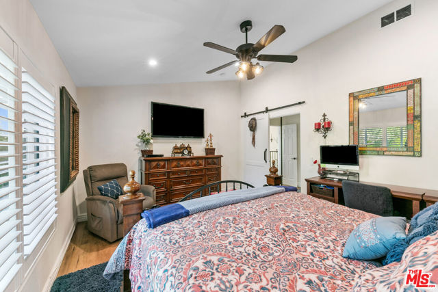 6789 Seawatch Lane, Malibu CA: https://media.crmls.org/mediaz/6334f5fd-b04b-4686-b6b4-c113d6ea0abe.jpg
