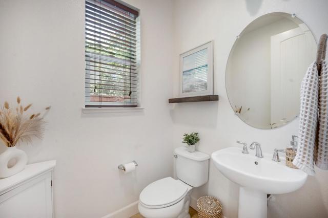 250 Robin Place, Gilroy CA: https://media.crmls.org/mediaz/6335813d-e7bb-4c83-baf9-8e107737aec4.jpg