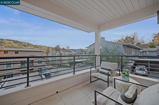 3742 Mt. Diablo Blvd, Lafayette CA: https://media.crmls.org/mediaz/633583d7-cf0f-4470-baca-5b2ef661f1ef.jpg