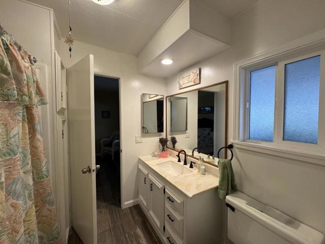 15 Dolphin Court, Half Moon Bay CA: https://media.crmls.org/mediaz/6335f012-aab3-4bb5-a393-4cb0f03ce384.jpg