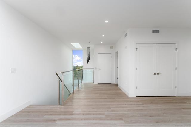 2648 State Street, Unit E, Carlsbad CA: https://media.crmls.org/mediaz/633613fc-4aca-4f3c-ace2-cad7d11964da.jpg