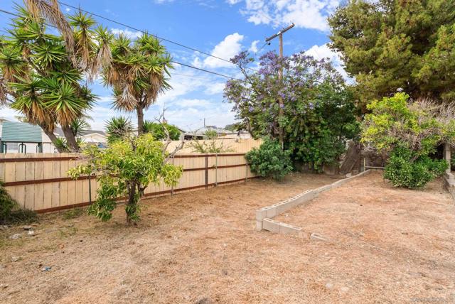 5750 Roanoke St, San Diego CA: https://media.crmls.org/mediaz/63369d89-a67a-4cc9-859b-8d0db103d704.jpg