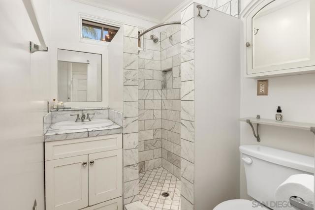 412 G Avenue, Coronado CA: https://media.crmls.org/mediaz/63371b3a-360a-477c-b97b-1bd539af5823.jpg