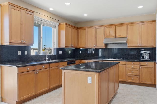 Detail Gallery Image 12 of 42 For 2784 Rambling Vista Rd, Chula Vista,  CA 91915 - 4 Beds | 4 Baths