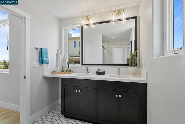 27258 Lumina Ct, Hayward CA: https://media.crmls.org/mediaz/6337431b-3ef3-4eb5-88cf-08c21ab5cc65.jpg