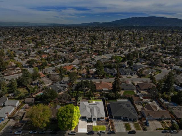 12584 Paseo Flores, Saratoga CA: https://media.crmls.org/mediaz/6337d081-83ab-46f0-942e-f29d32f774d5.jpg