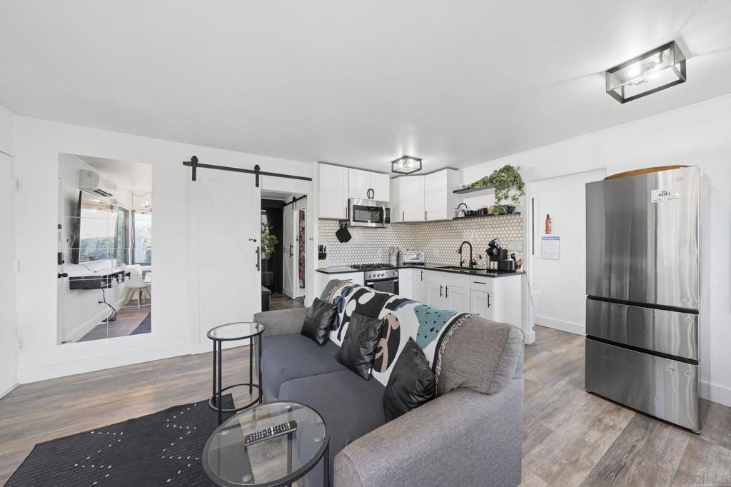 2585 J Street - photo 5