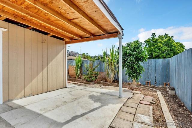 935 Ramona Ave, Spring Valley CA: https://media.crmls.org/mediaz/6337ea81-211f-4be8-91cb-b05b69ffec99.jpg