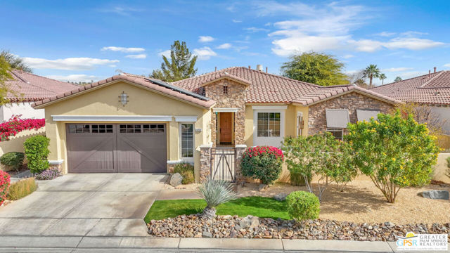 41728 Via Treviso, Palm Desert CA: https://media.crmls.org/mediaz/633833a9-17f0-4a84-bcf9-d693f8ceacf3.jpg