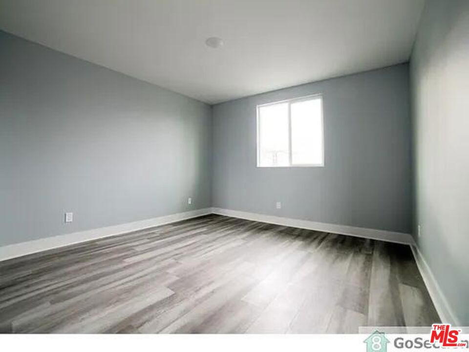 11164 S Figueroa Street
