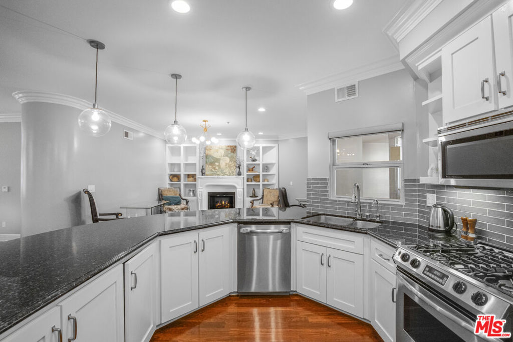 850 N Croft Avenue #203