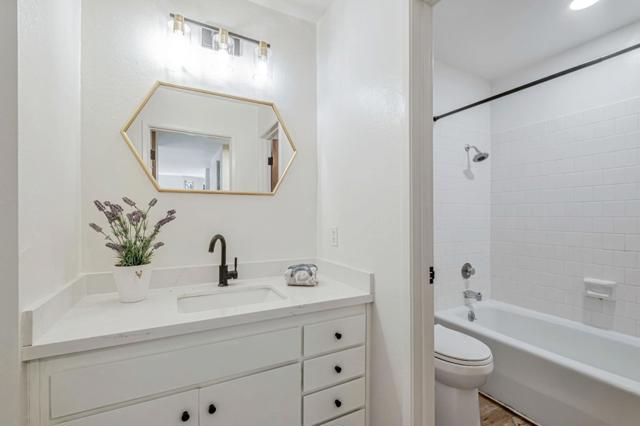 2700 Le Conte Avenue, Berkeley CA: https://media.crmls.org/mediaz/63385098-fe30-4613-be20-45da74a9156a.jpg
