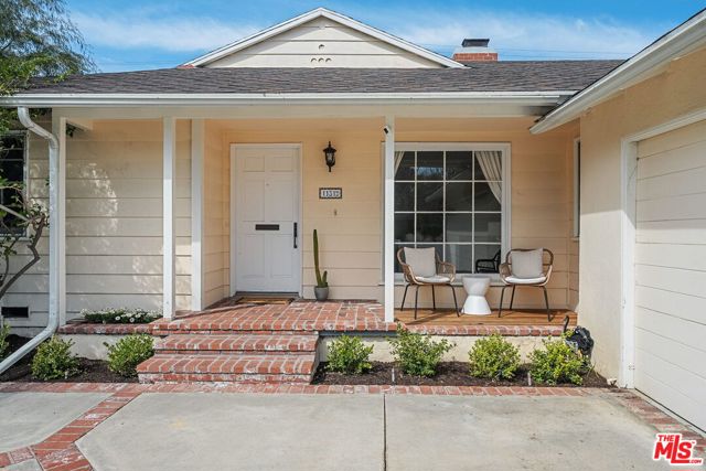 11319 Rose Avenue, Los Angeles CA: https://media.crmls.org/mediaz/6338ca0f-868a-49a8-b73c-23cab563ee86.jpg