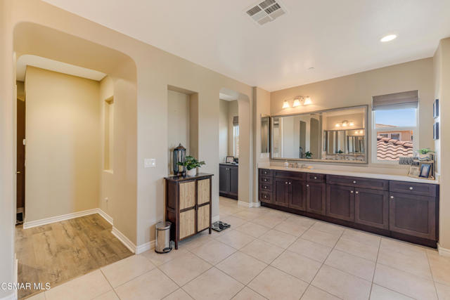 13170 Bent Grass Place, Moorpark CA: https://media.crmls.org/mediaz/6339524b-d759-4509-b4fd-fef689ab0c6f.jpg