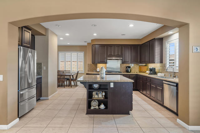 Image 12 of 53 For 82688 Mandrone Drive