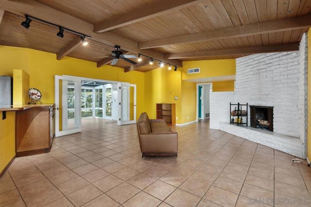 320 Beaumont Dr., Vista CA: https://media.crmls.org/mediaz/6339d8ba-fb0f-46d5-9927-00a91d0ee463.jpg