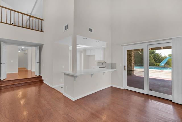 15235 Crestview Ct, Poway CA: https://media.crmls.org/mediaz/633a2042-1365-46df-ad04-162baa06062d.jpg