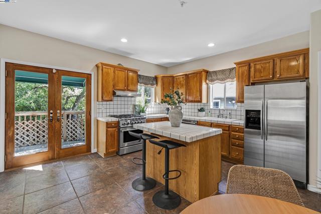 2350 W Avenue 135Th, San Leandro CA: https://media.crmls.org/mediaz/633ad372-0429-4cae-b887-ea4340623cb7.jpg