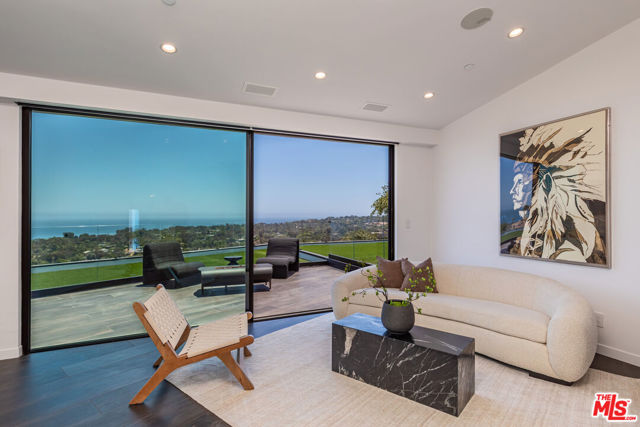 6156 Zumirez Drive, Malibu CA: https://media.crmls.org/mediaz/633af5d1-c4ab-413f-a0f7-c50ee8f64f06.jpg