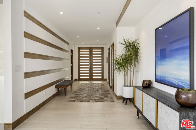 1332 El Hito Circle, Pacific Palisades CA: https://media.crmls.org/mediaz/633b5714-a324-4599-8bb7-b4601c422c86.jpg