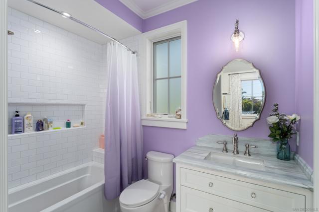 1040 Pine St, Coronado CA: https://media.crmls.org/mediaz/633b6b8f-6b35-4357-b628-a84d3ddc7b29.jpg