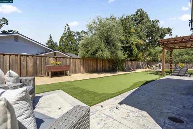 273 Valle Vista Dr, Danville CA: https://media.crmls.org/mediaz/633b7072-1383-42af-b757-f76b3d1d1d64.jpg