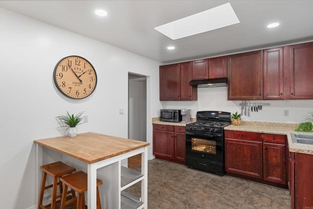 Detail Gallery Image 10 of 33 For 268 Sierra Way, Chula Vista,  CA 91911 - 3 Beds | 2 Baths